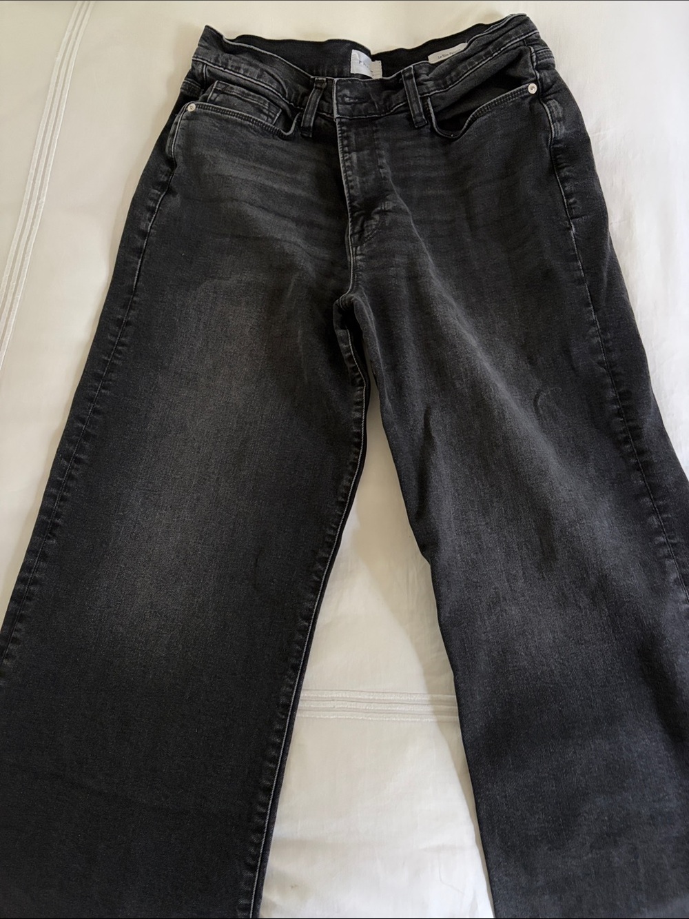 Frame Denim women’s Le Slim Palazzo Jeans in Washed Black